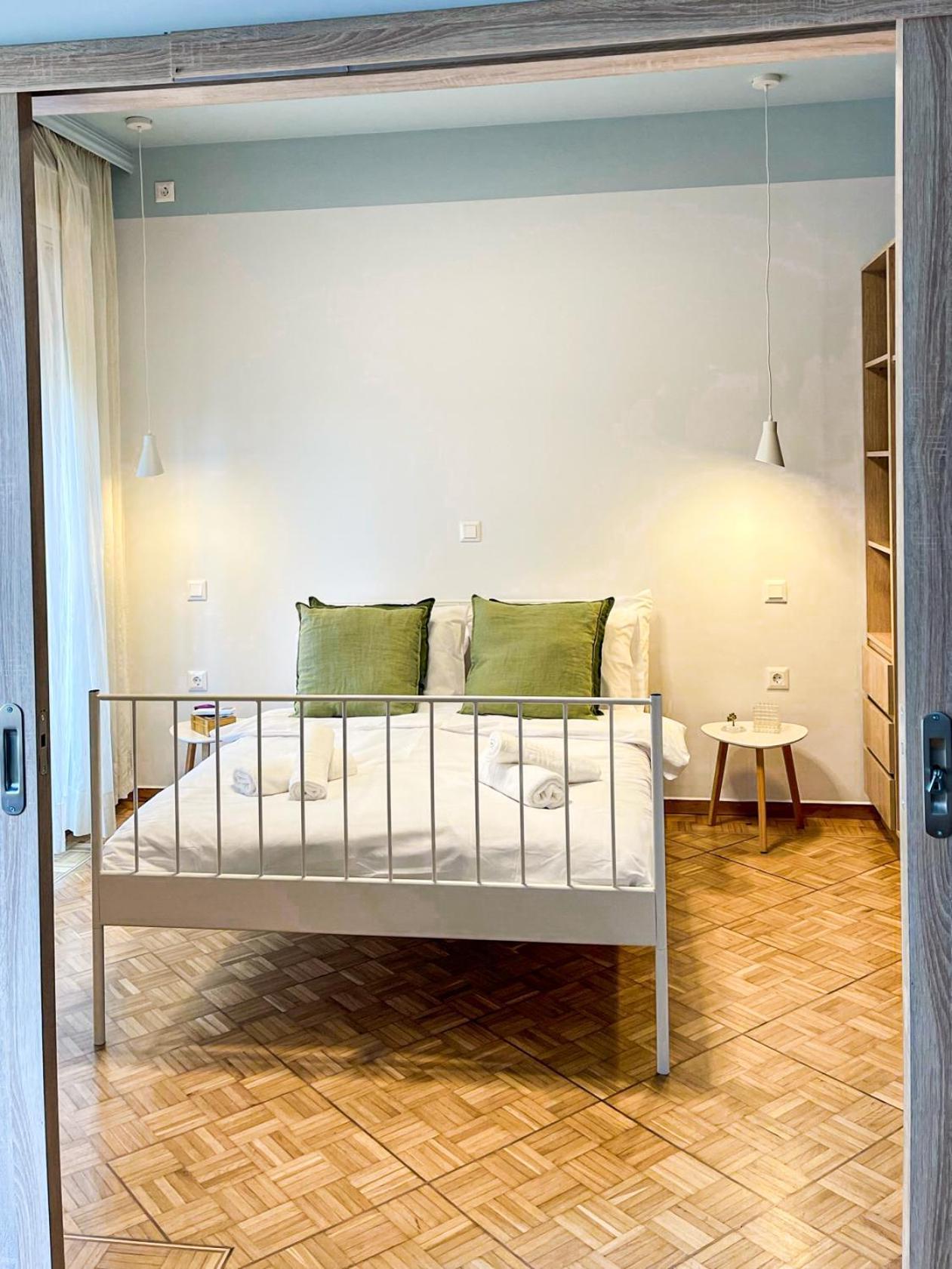 Apartment Near Metro + Port Piraeus Ngoại thất bức ảnh