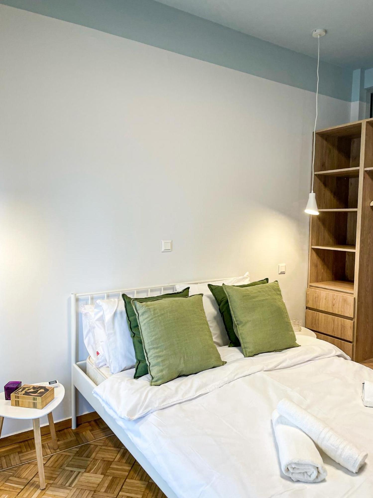 Apartment Near Metro + Port Piraeus Ngoại thất bức ảnh